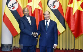 President hosts welcome ceremony for Ugandan counterpart
