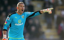 Famed English goalkeeper Robinson visit Viet Nam for charity event