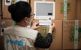 UK, UNICEF provide medical equipment to Viet Nam