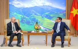 Prime Minister suggests U.S. corporations support Viet Nam in realizing strategic breakthroughs