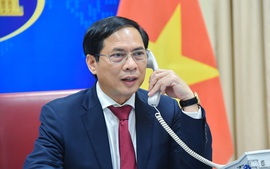 FM holds phone talks with Belarusian counterpart 