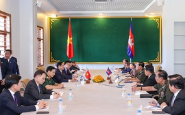 Vietnamese, Cambodian PMs vow to foster economic ties 