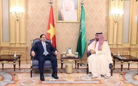Prime Minister meets Crown Prince and Prime Minister of Saudi Arabia