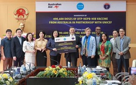 Australia donates 490,000 doses of ‘5 in 1’ vaccine to Viet Nam