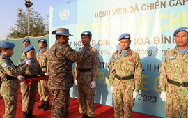 Staff members of Vietnamese field hospital in South Sudan receive UN medals