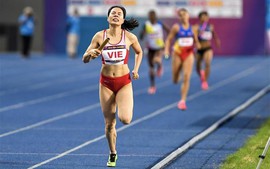 Oanh makes history, Viet Nam on top of ranking table