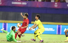 Viet Nam through SEA Games' semi-finals after third win