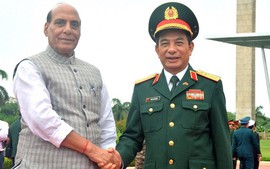 Vietnamese, Indian Defense Ministers hold talks