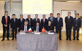 Viet Nam hosts 2024 Grand Prix of powerboat racing as deal signed in Italy