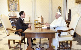 President visits the Vatican, meets Pope Francis