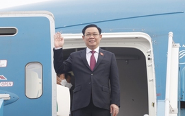 NA Chairman Vuong Dinh Hue leaves Ha Noi for AIPA-44