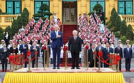 Party chief hosts welcome ceremony for U.S. President Joe Biden