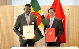 Viet Nam, Dominica sign visa exemption agreement