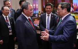 Prime Minister meets Chinese counterpart in Jakarta