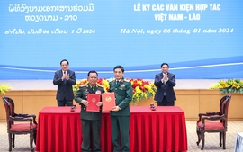 Viet Nam, Laos sign cooperation agreements