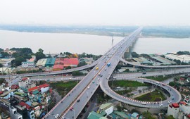 Ha Noi to build four more bridges over Hong River