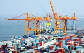 Trade surplus touches US$4.1 billion by mid-February