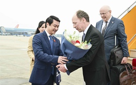 Top Finnish legislator embarks on official visit to Viet Nam