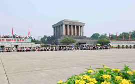Nearly 32,000 people pay tribute to President Ho Chi Minh on his 134th birthday