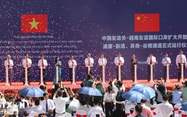 Viet Nam, China open dedicated cargo transport routes to boost trade