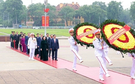 Leaders pay tribute to great President Ho Chi Minh