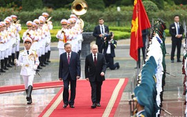 President To Lam hosts official welcome ceremony for Russian President Putin