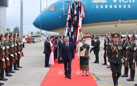 President arrives in Vientiane, starting State visit to Laos