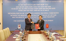 Viet Nam, South Korea sign MoU on urban and housing development