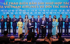 Viet Nam, South Korea sign 8 documents in tourism, culture