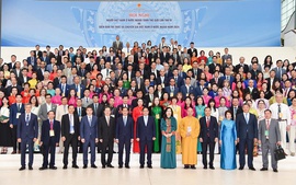 Prime Minister commits to ensuring legitimate rights, interests of overseas Vietnamese