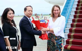 Australian Senate President starts official visit to Viet Nam