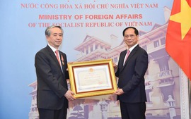 Viet Nam awards Friendship Order to Chinese Ambassador