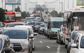 Gov't halves registration fees for domestic cars to boost sales