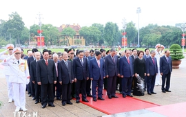 Leaders pay tribute to President Ho Chi Minh on 79th National Day