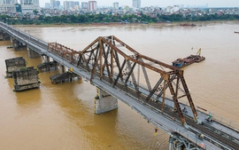 Ha Noi shuts down Long Bien bridge