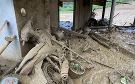 Flash flood leaves 15 dead, more than 100 missing in Lao Cai