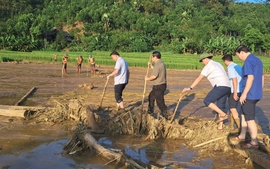 PM inspects search and rescue operation for landslide victims in Lao Cai