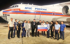 Russia hands over 35 tons of humanitarian aid to Viet Nam following Typhoon Yagi