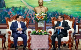 Prime Minister pays courtesy visit to top Lao leader