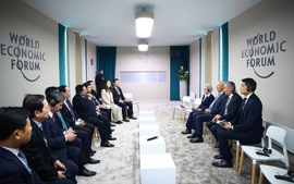 PM Pham Minh Chinh meets WEF Founder and Executive Chairman Klaus Schwab