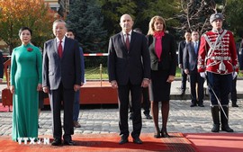Official welcome ceremony for Party chief To Lam in Bulgaria