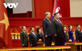 DPRK leader hosts welcome ceremony for Party chief To Lam