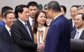 State President meets Chinese leader Xi Jinping in Gyeongju