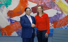 PM visits Johannesburg Stock Exchange