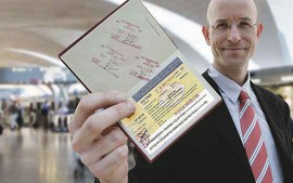 Gov't unveils entry, exit and residence policy for foreigners at Int'l Financial Center