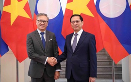 Deputy PM, FM Bui Thanh Son holds talks with Lao FM