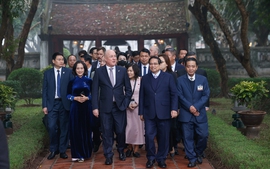 Vietnamese, New Zealand Prime Minister visit Temple of Literature