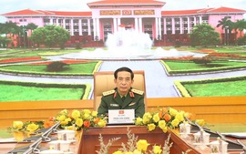 Vietnamese, U.S. defense ministers hold phone conversation