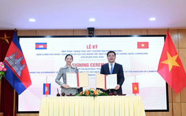Viet Nam, Cambodia sign new agreement on promoting trade ties