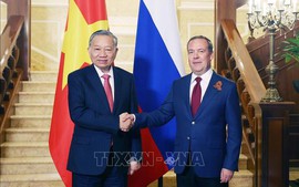 Party leader To Lam meets Dmitry Medvedev in Moscow